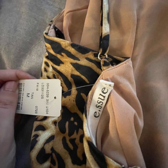 Gorgeous BNWT Cheetah Print Silky Dress - Picture 3 of 3